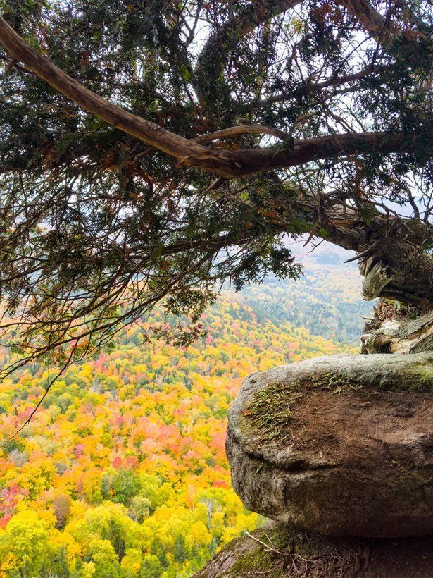 Mont nixon - fall colors in quebec - pack and jet